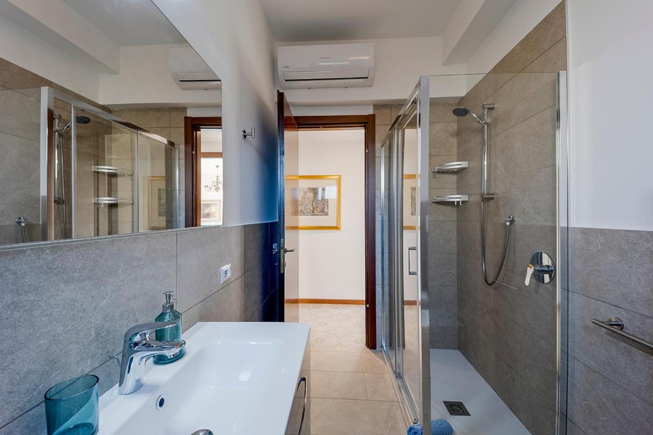 Portosole Attic - With Terrace And Private Parking Apartman San Remo Kültér fotó