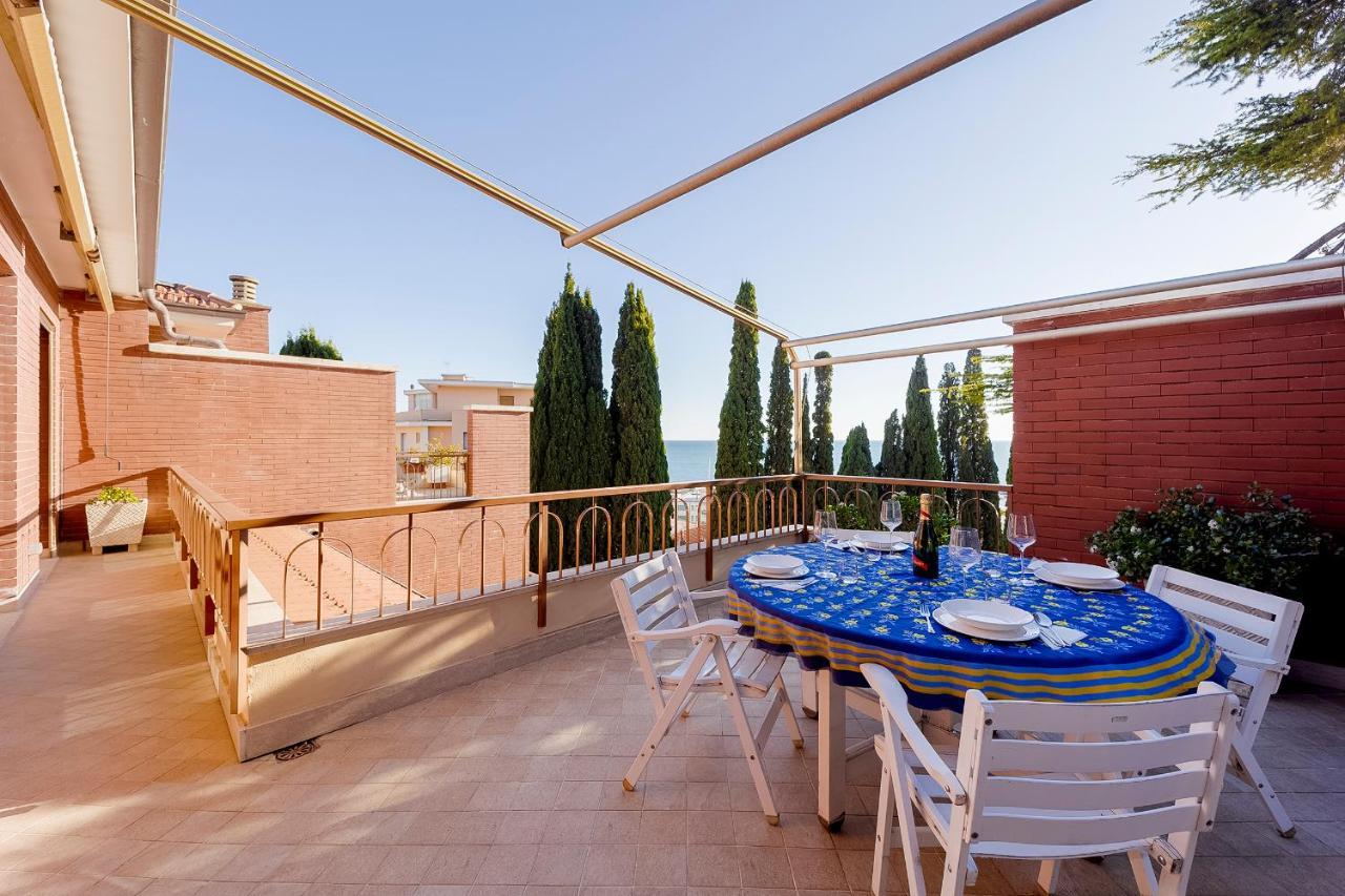 Portosole Attic - With Terrace And Private Parking Apartman San Remo Kültér fotó